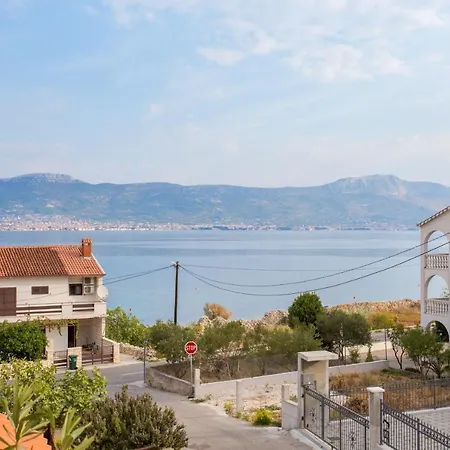 Slatine 13298e Appartement *