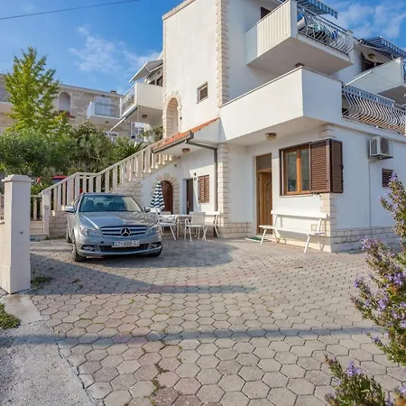 Slatine 13298e Apartment