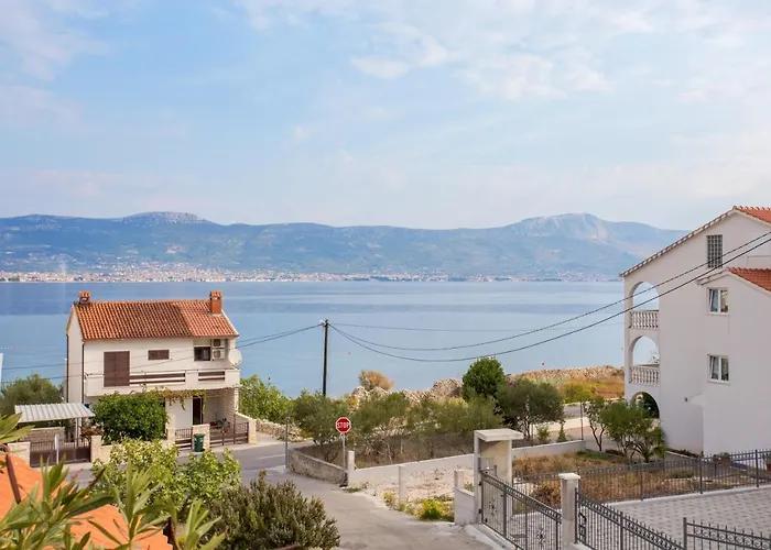 Slatine 13298e Apartman *