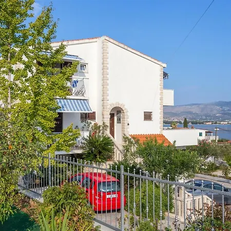 Slatine 13298e * Τρογκίρ