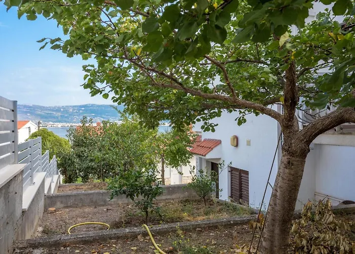 Slatine 13298e Τρογκίρ